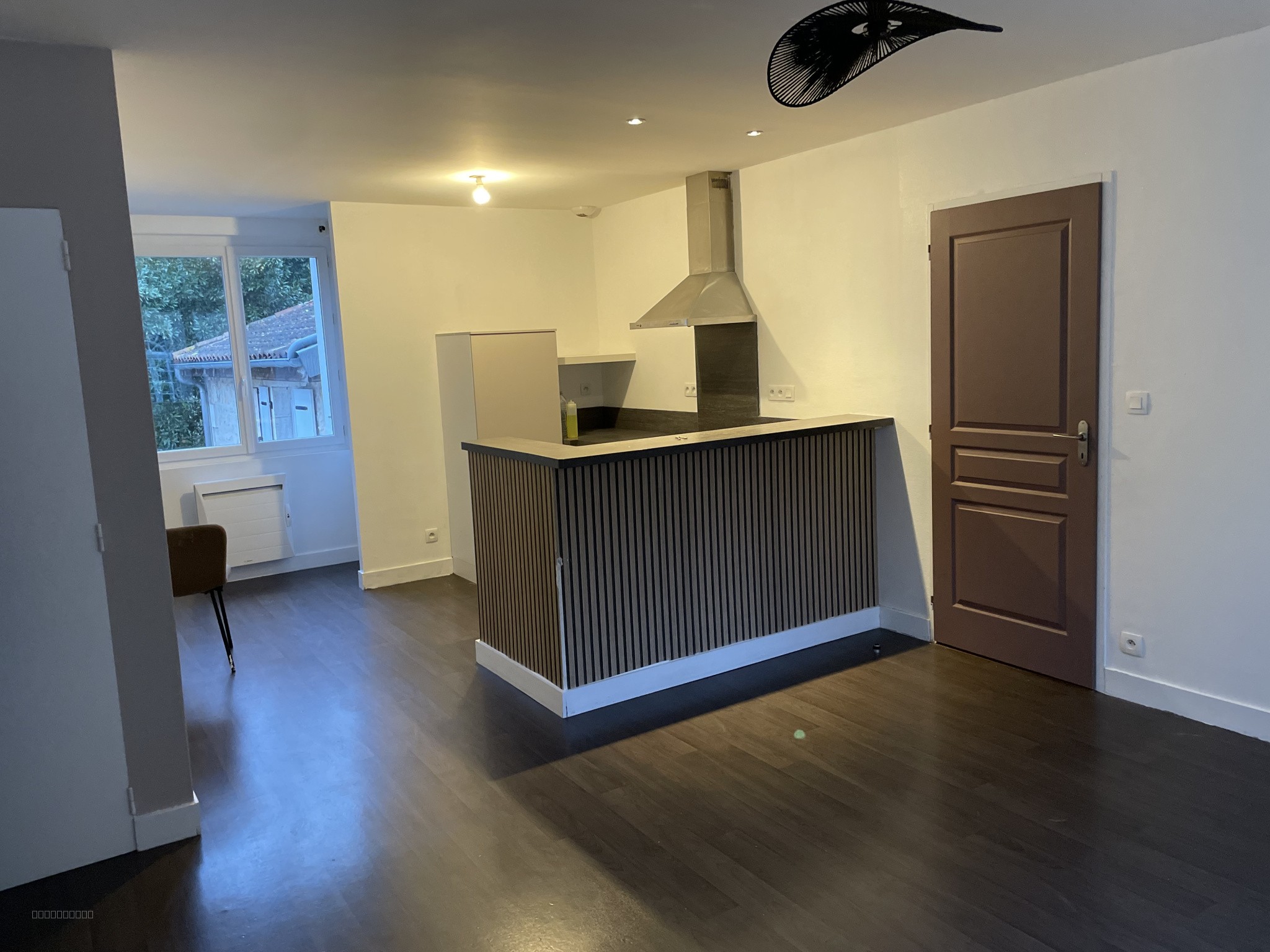 QUARTIER COLIGNY-CORNET POITIERS  BEL APPARTEMENT T3 AVEC GARAGE PROCHE ECOLE ET COMMERCES — photo 2
