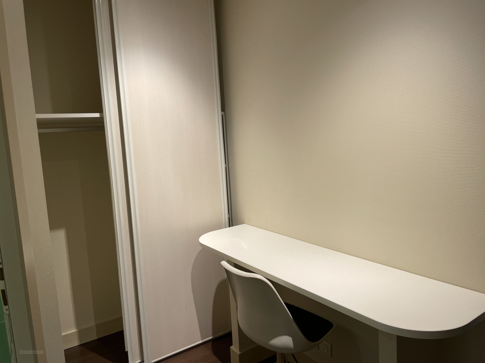 QUARTIER COLIGNY-CORNET POITIERS  BEL APPARTEMENT T3 AVEC GARAGE PROCHE ECOLE ET COMMERCES — photo 4