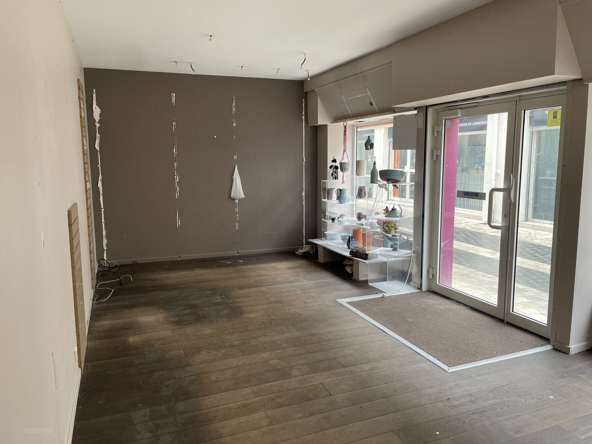 LOCAL COMMERCIAL RUE PIETONNE CHATELLERAULT CENTRE — photo 2