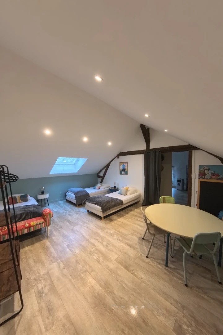 Domaine rare à Oyré   Résidence familiale ou projet de gîtes avec salle de réception et piscine — photo 5