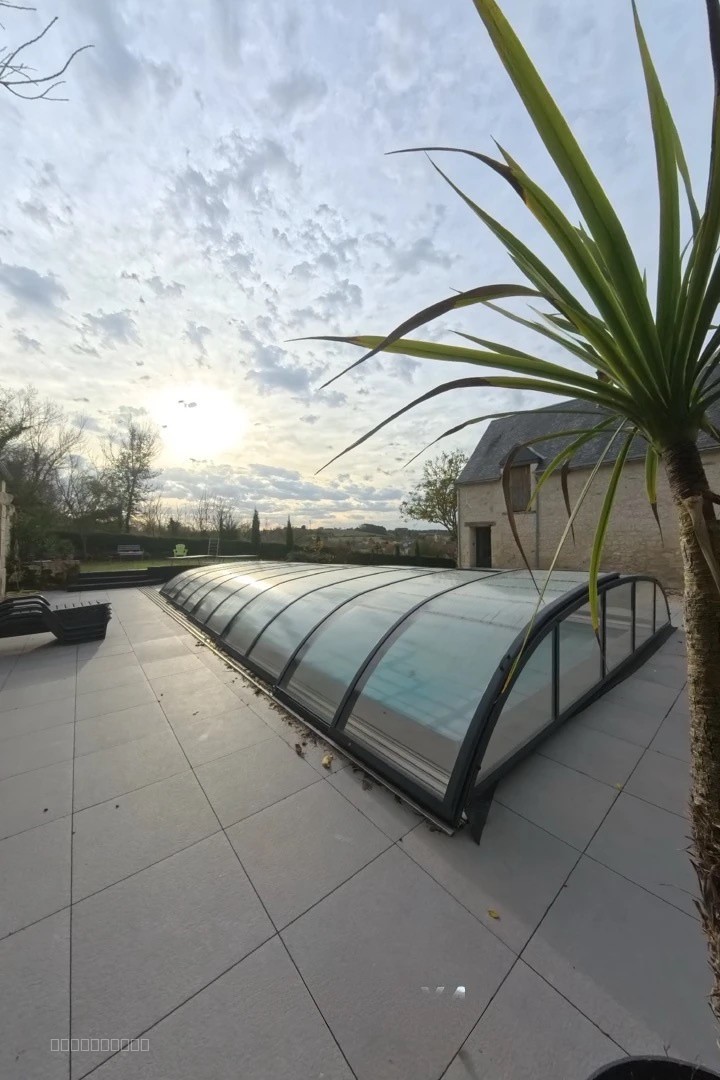 Domaine rare à Oyré   Résidence familiale ou projet de gîtes avec salle de réception et piscine — photo 2