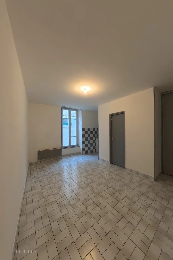 STUDIO QUARTIER MONTIERNEUF — photo 2