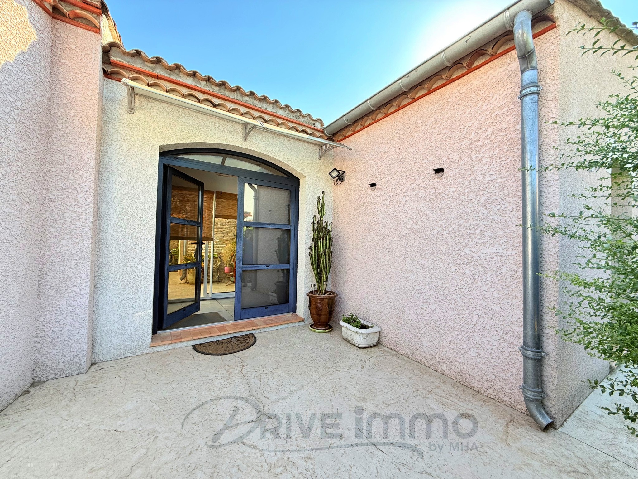 DRIVE IMMO NISSAN-LEZ-ENSERUNE... VILLA 200M2 PLAIN PIED POSITIONNEMENT IDÉAL — photo 2