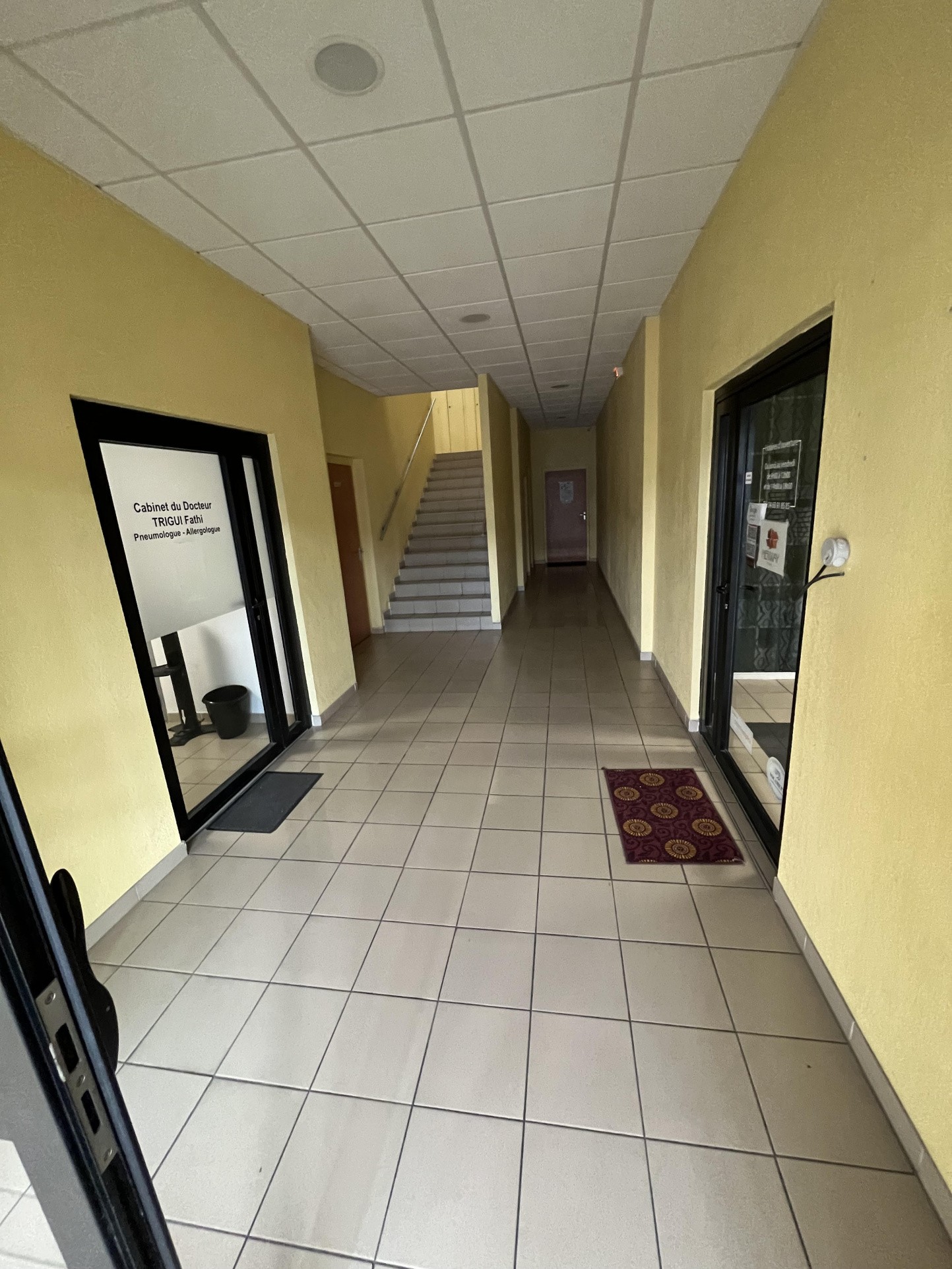 A LOUER LOCAL COMMERCIAL   GRAND PARKING   EMPLACEMENT No1 — photo 2