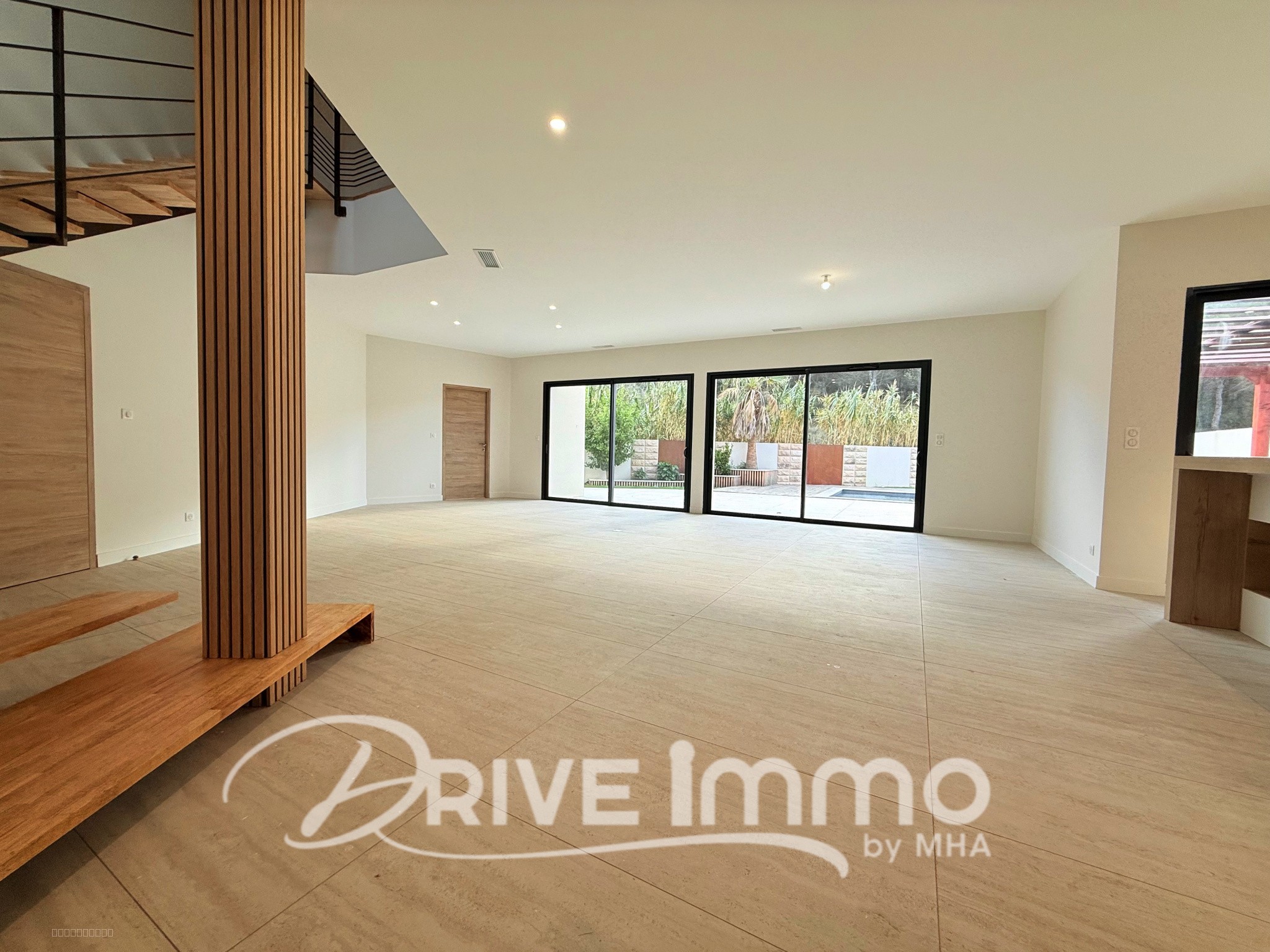 DRIVE IMMO NARBONNE EMPLACEMENT D'EXCEPTION VILLA DE PRESTIGE — photo 4