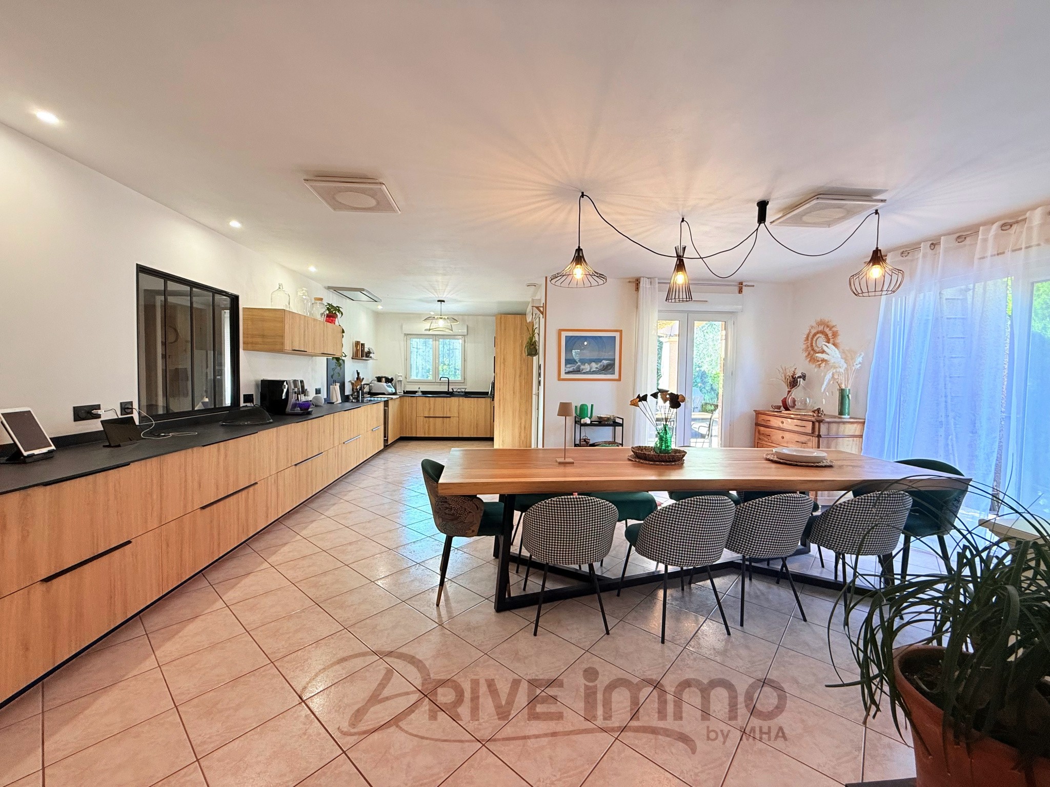 DRIVE IMMO NISSAN-LEZ-ENSERUNE... VILLA 200M2 PLAIN PIED POSITIONNEMENT IDÉAL — photo 4