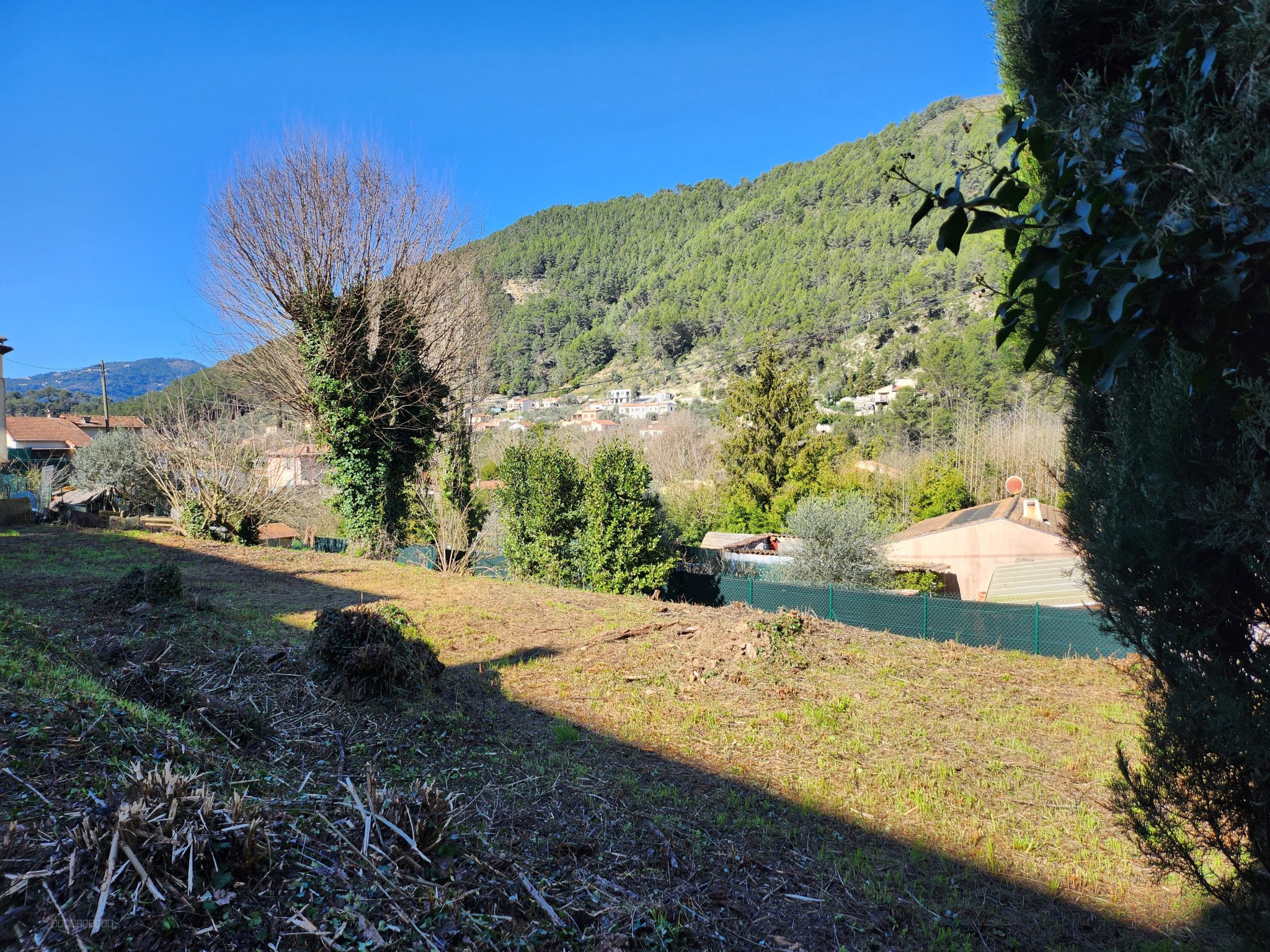 PEILLON:  TERRAIN A BATIR, VUE DEGAGEE, VILLAGE ET COMMODITES A PIED - LIBRE CONSTRUCTEUR — photo 2