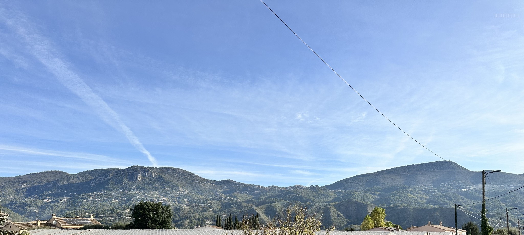 CARROS LES PLANS : OPPORTUNITE ! DERNIER LOT JOLI TERRAIN PLAT A BATIR VIABILISE — LIBRE CONSTRUCTEUR — photo 1