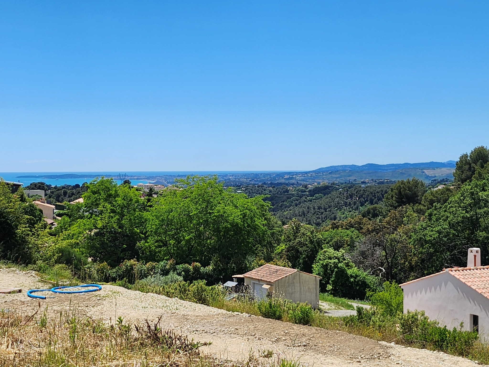 LA GAUDE : TERRAIN VIABILISE POSITION DOMINANTE BEL APPERCU MER EXPOSE PLEIN SUD — photo 2