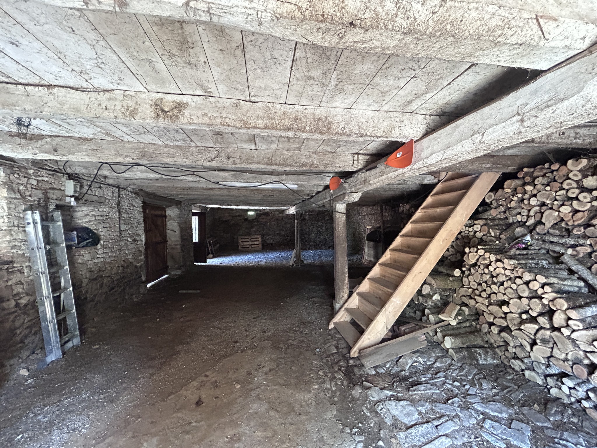 JOLI CORPS DE FERME HAUTEURS DORDOGNE SAUVAGE — photo 10