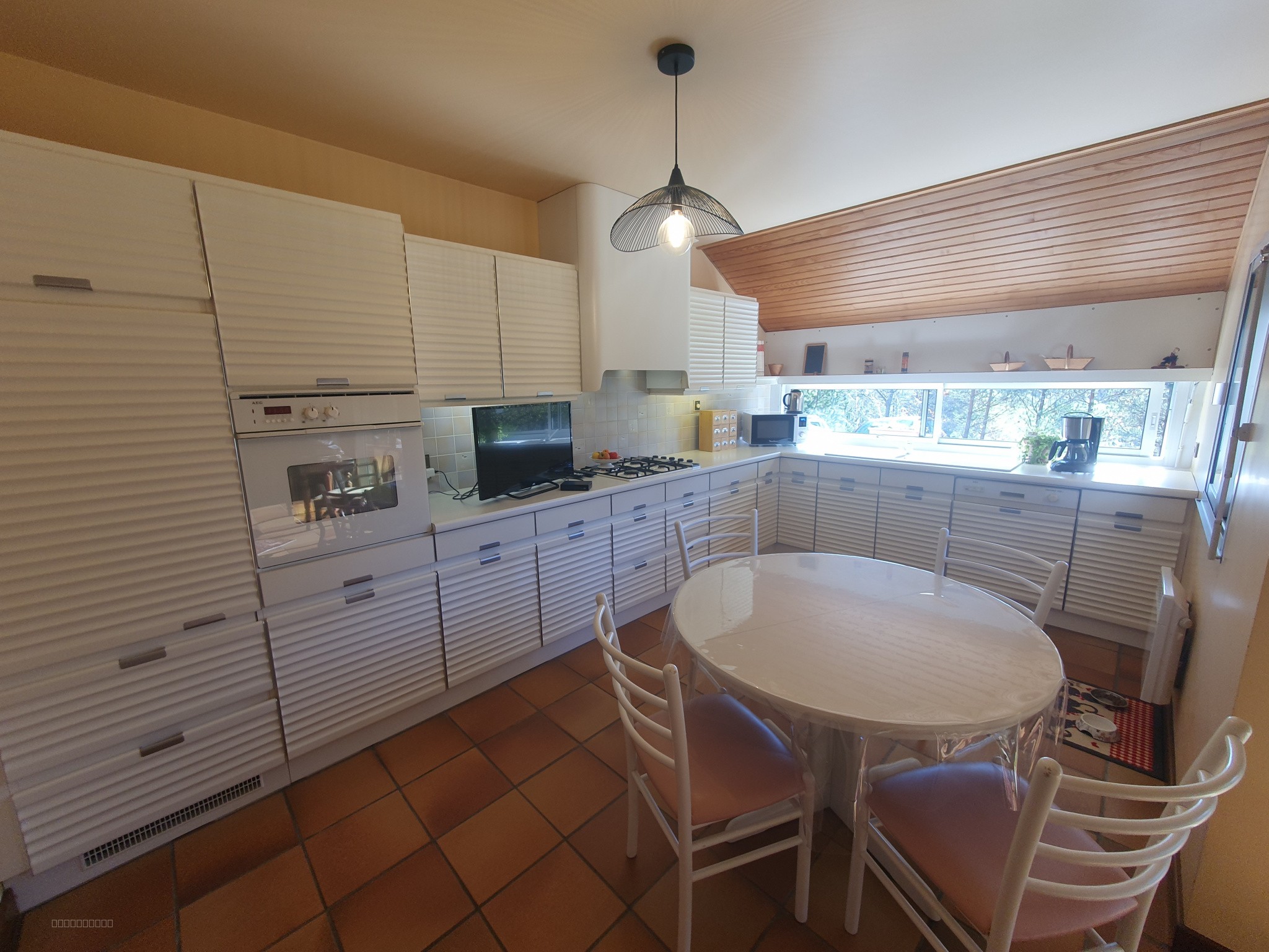 AGRÉABLE VILLA D'ARCHITECTE DANS UN CADRE DE VERDURE — photo 2