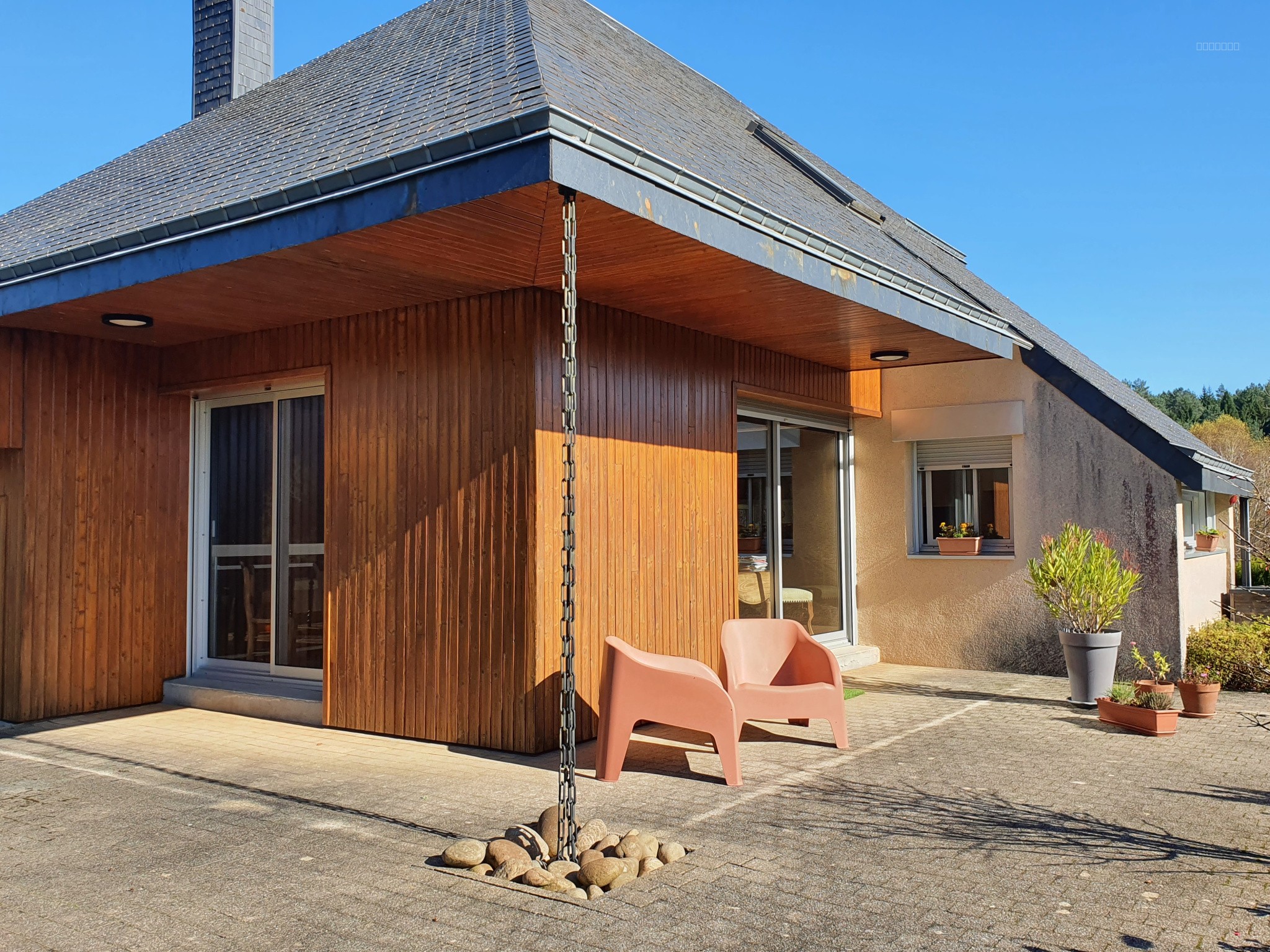 AGRÉABLE VILLA D'ARCHITECTE DANS UN CADRE DE VERDURE — photo 9