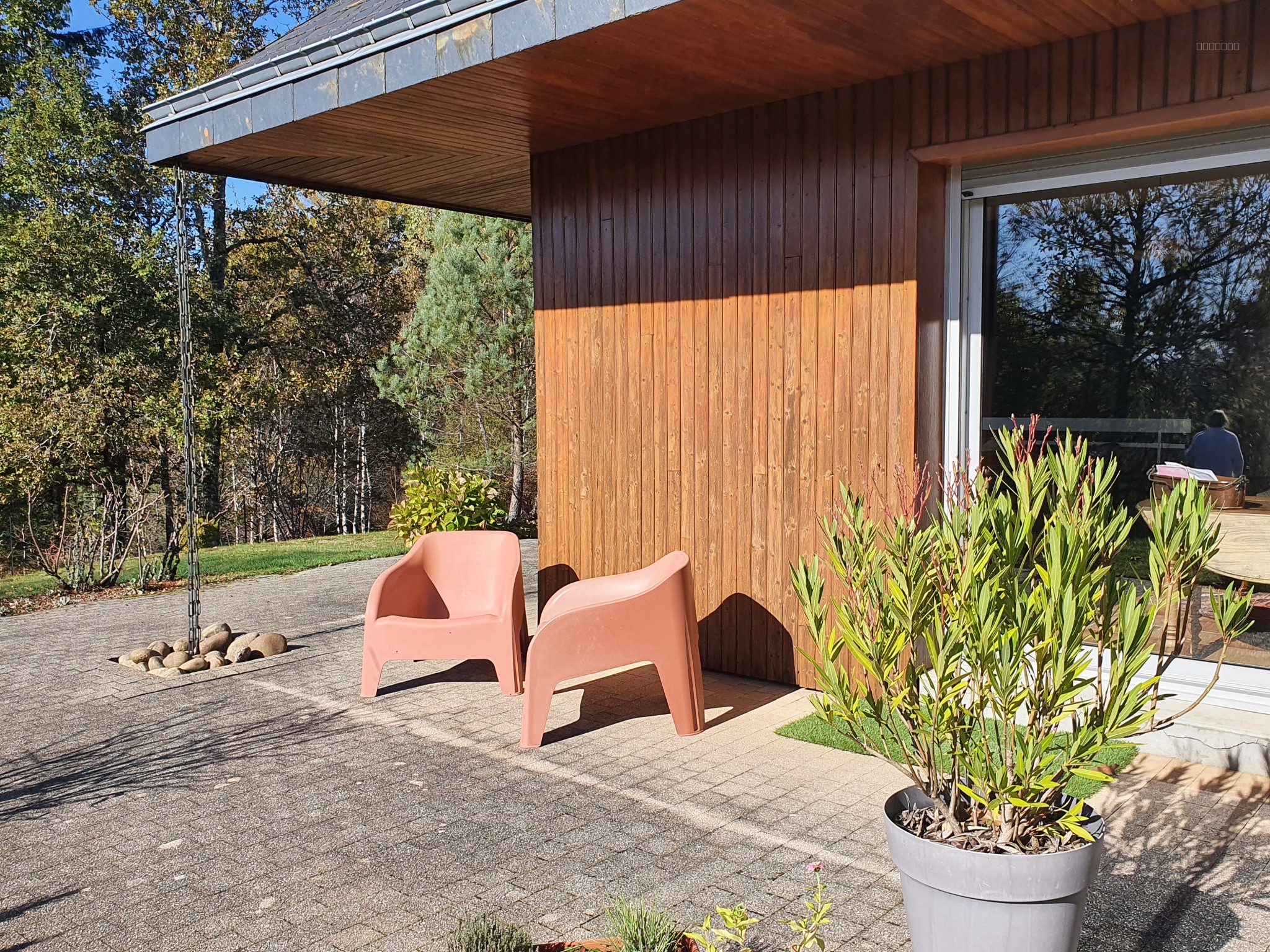 AGRÉABLE VILLA D'ARCHITECTE DANS UN CADRE DE VERDURE — photo 5