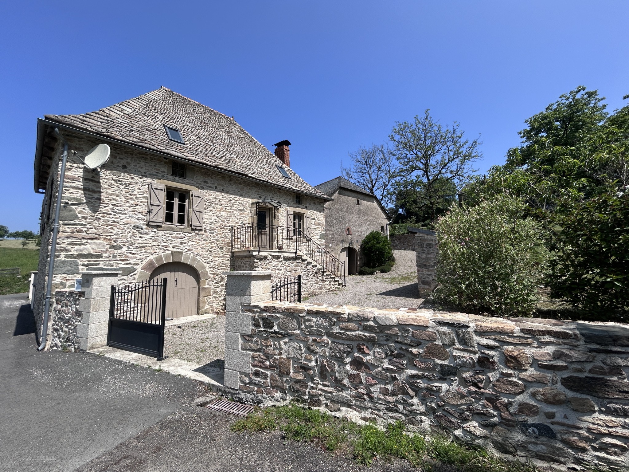 JOLI CORPS DE FERME HAUTEURS DORDOGNE SAUVAGE — photo 2