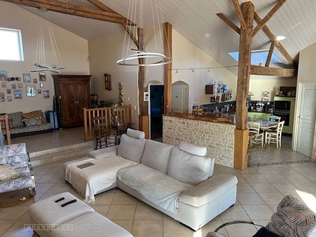 Spacieuse jolie maison en pierres avec dépendances — photo 2