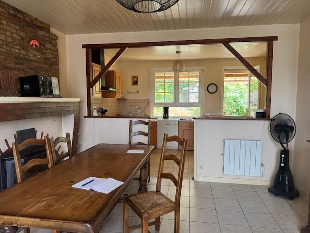 Maison d'environ 124m2 de plain -pied à rafraichir avec un beau terrain — photo 2