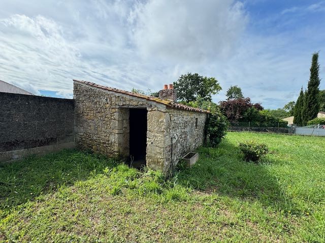 Maison en pierres à rénover idéalement située — photo 12