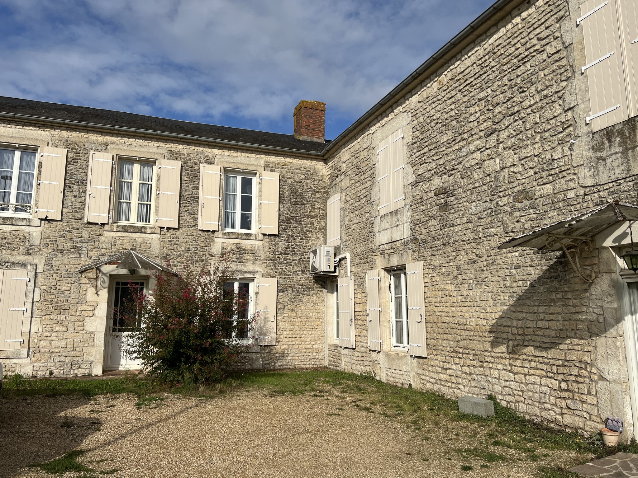 Belle maison en pierre avec grand grenier — photo 18