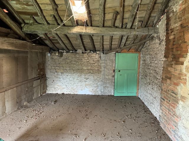 Maison en pierres à rénover idéalement située — photo 9