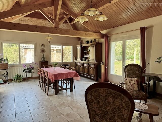 Authenticité et espace, maison en pierre au charme colonial à deux pas du centre ! — photo 3