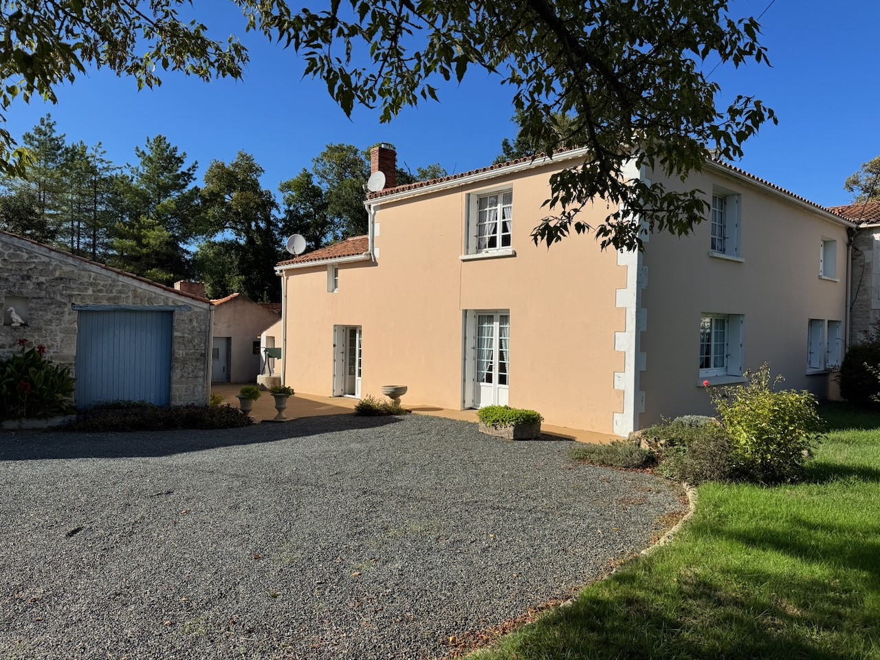 Maison en pierres à rafraichir avec 2 granges, idéale artisans, projet de gîte ou résidence principale. — photo 10