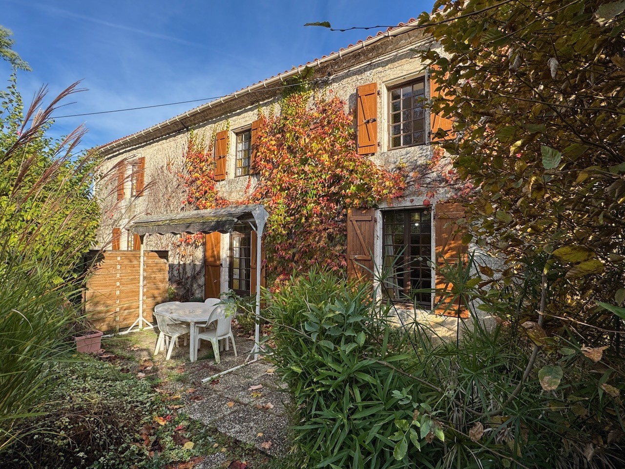 Maison de charme en pierre dans un havre de paix avec dépendance 270 m2 et piscine — photo 2