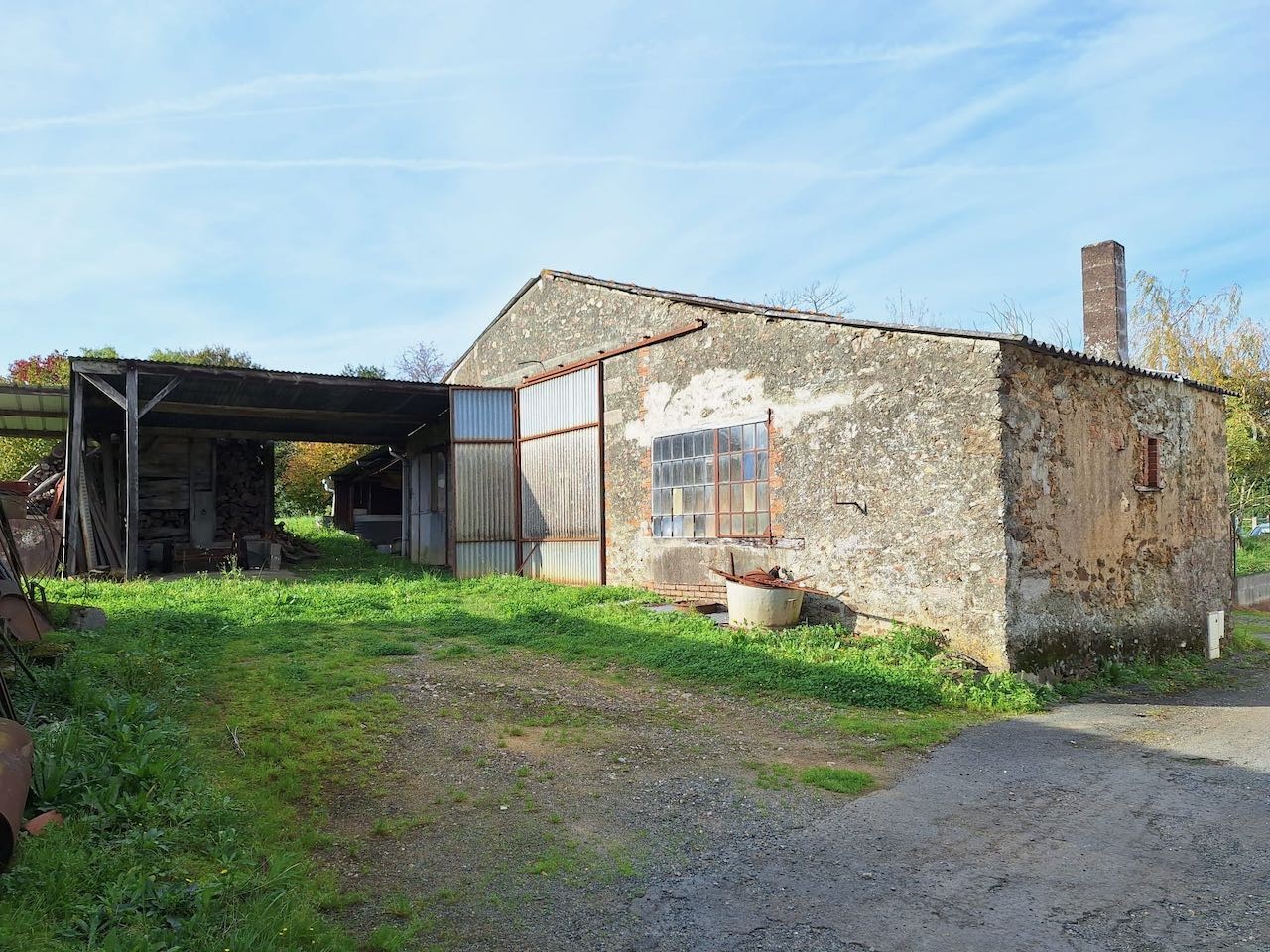 Jolie maison en pierre à rénover — photo 9