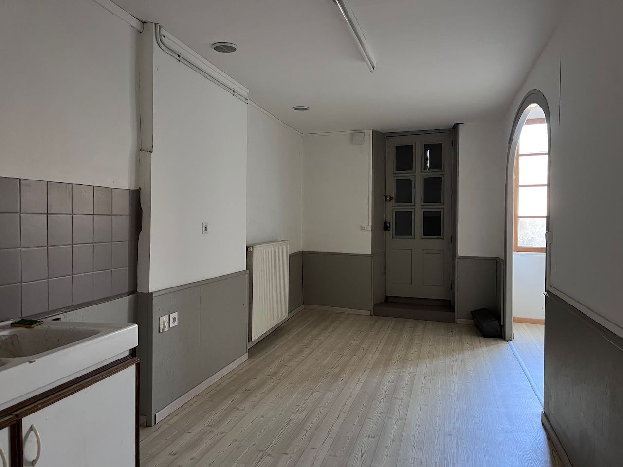 Maison de ville à rénover proche commodité — photo 4