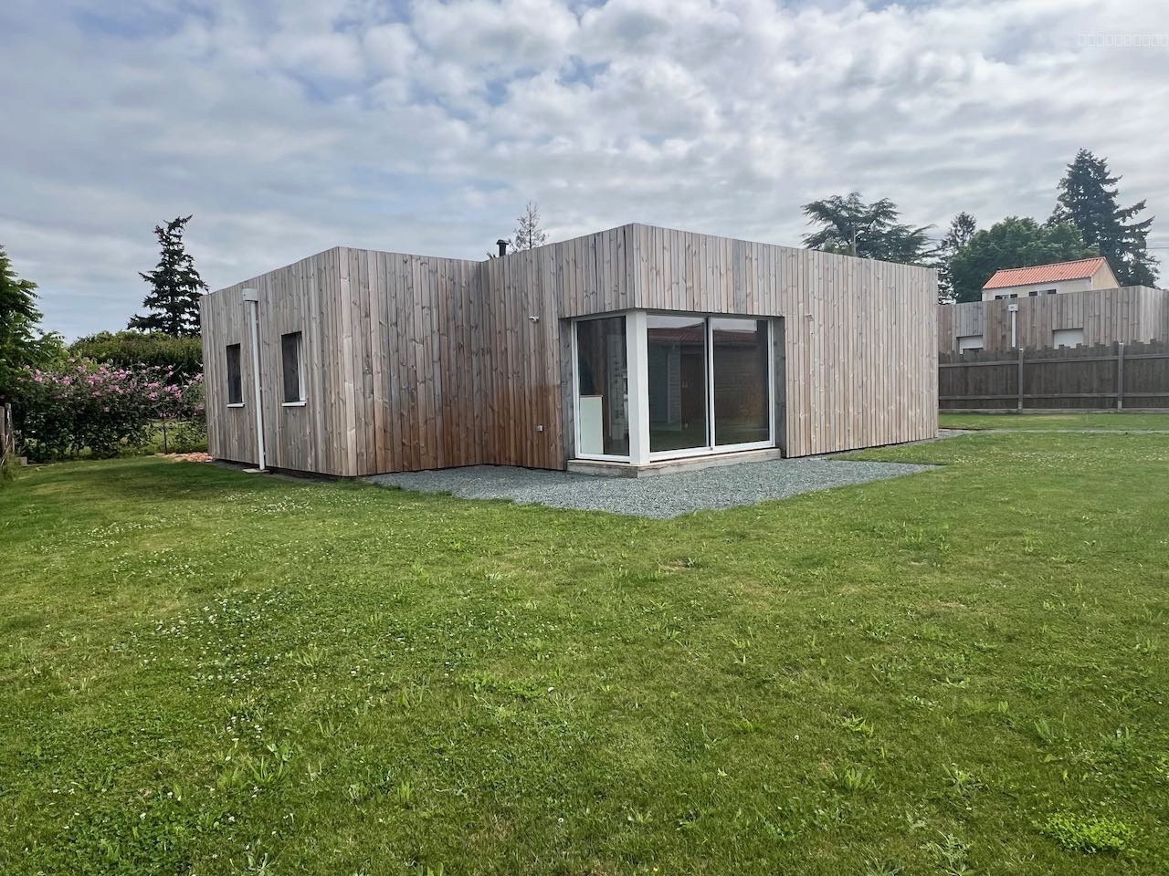 Charmant plain-pied contemporain de 2022   Ossature bois — photo 9