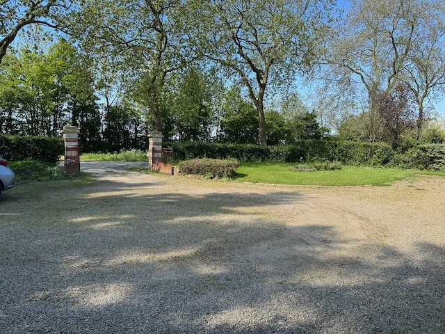 Authenticité et espace, maison en pierre au charme colonial à deux pas du centre ! — photo 13