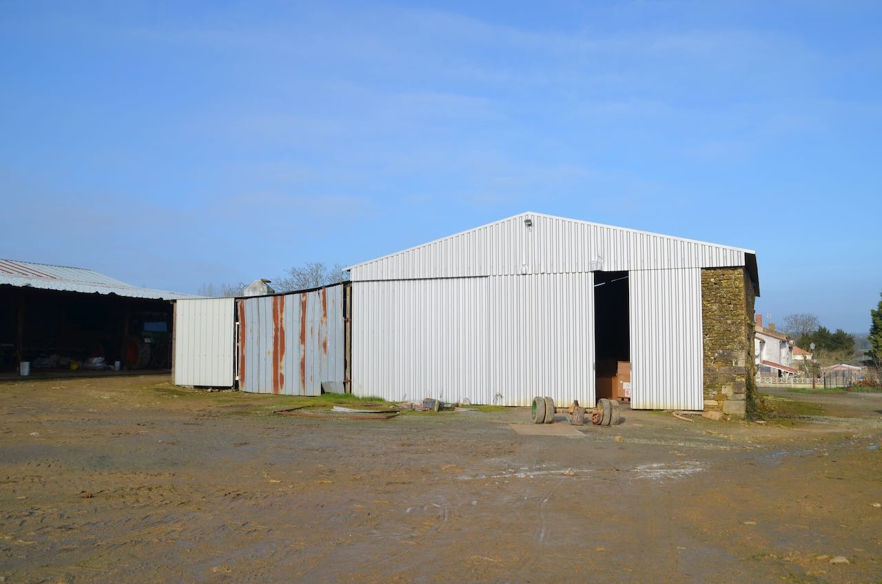 Maison en pierre rénovée d'environ 260m2 avec vaste espace de verdure. — photo 11