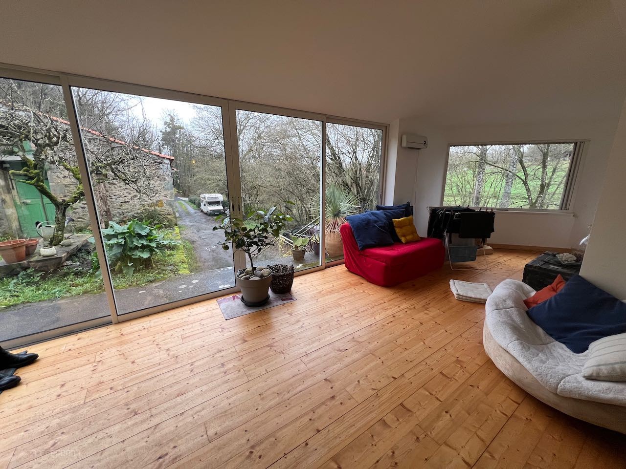 Charmante maison en pierres rénovée avec vue imprenable sur la rivière — photo 2