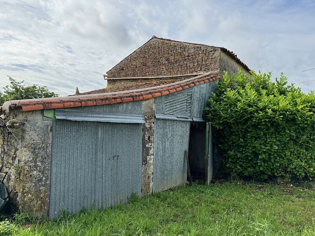Maison en pierres à rénover idéalement située — photo 11