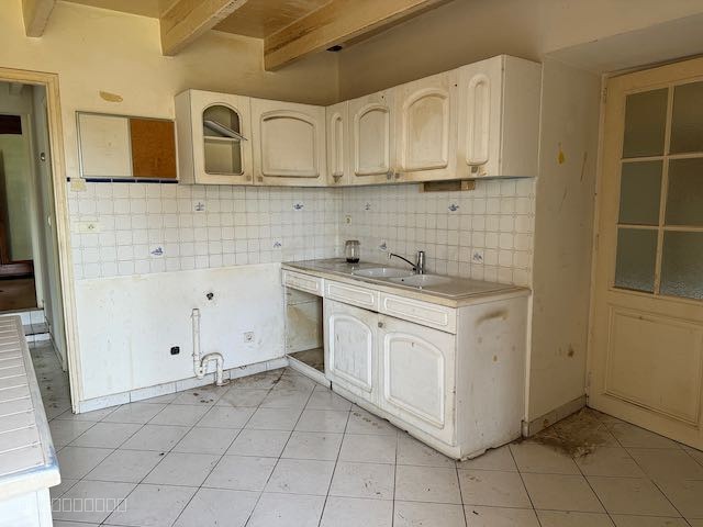Maison en pierres à rénover idéalement située — photo 2