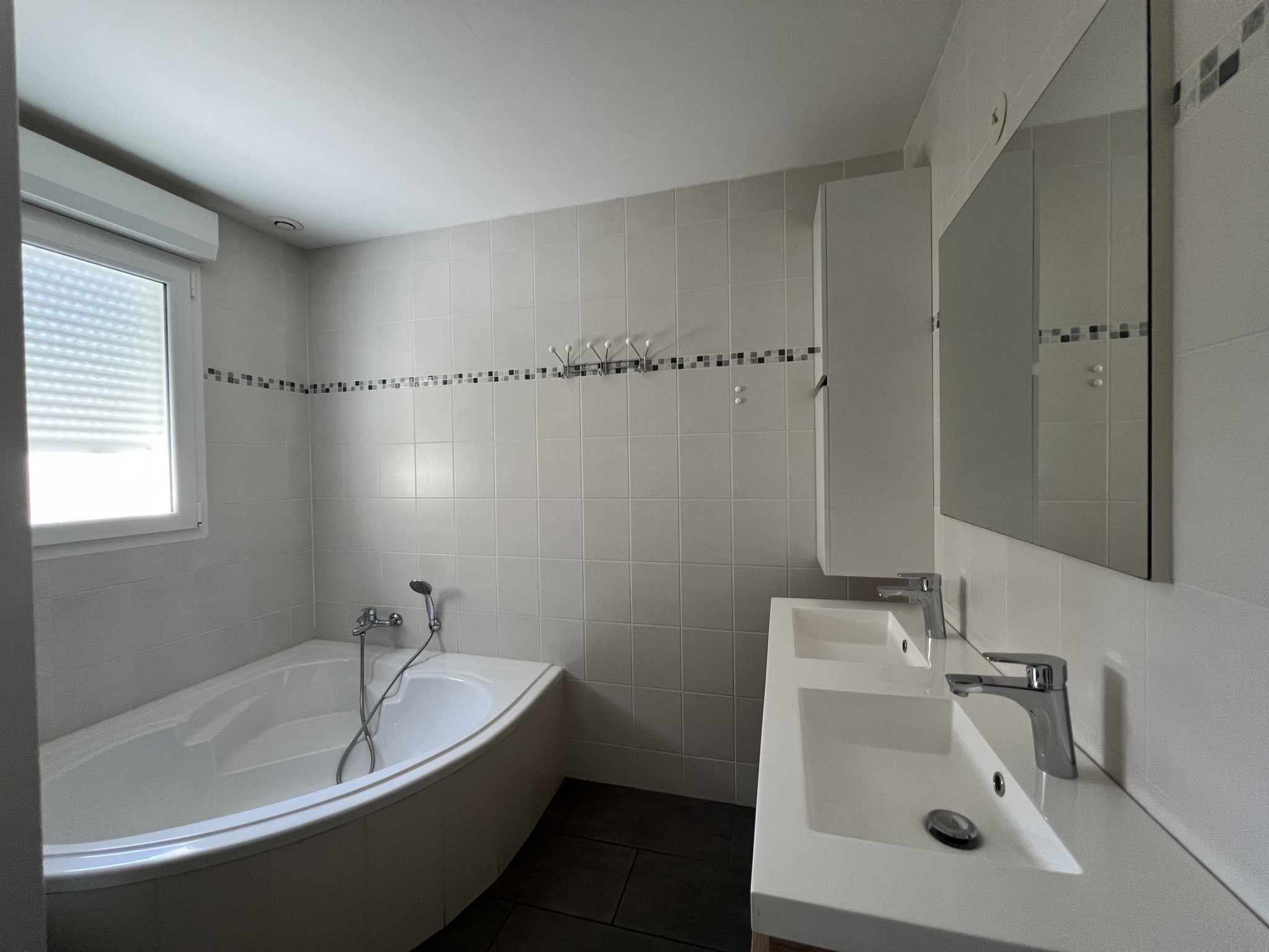 Maison en pierre rénovée au centre de Saint Jean d’Hermine — photo 8