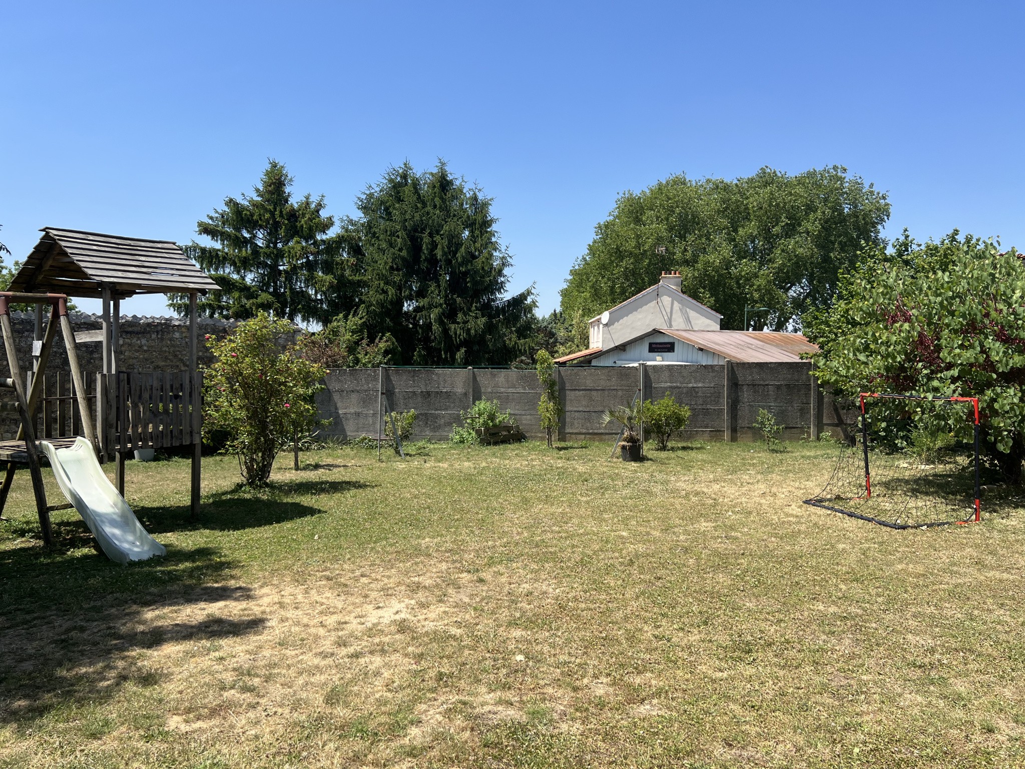 Maison en pierre rénovée au centre de Saint Jean d’Hermine — photo 15