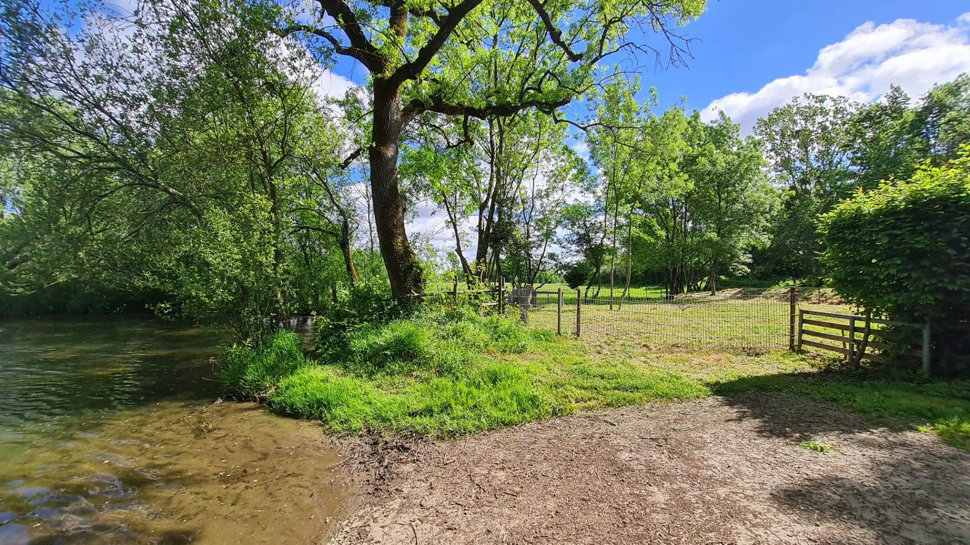 Agréable terrain de loisirs au bord du Lay — photo 3