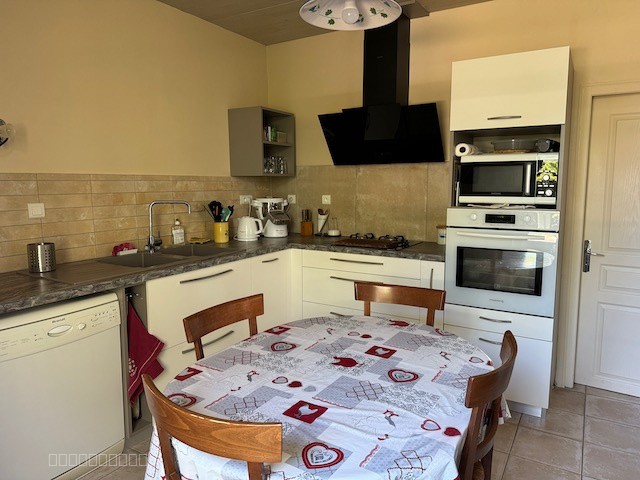 Authenticité et espace, maison en pierre au charme colonial à deux pas du centre ! — photo 2