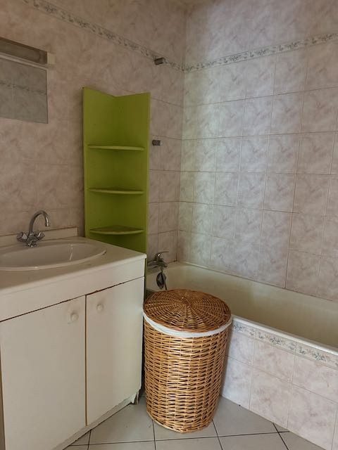 Maison en pierres à rénover idéalement située — photo 6
