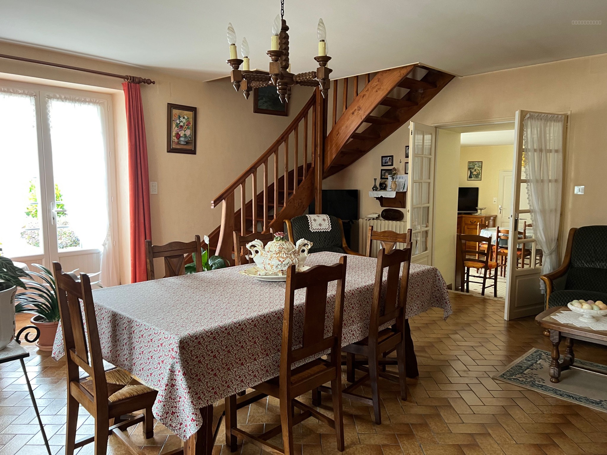 Maison en pierres à rafraichir avec 2 granges, idéale artisans, projet de gîte ou résidence principale. — photo 3