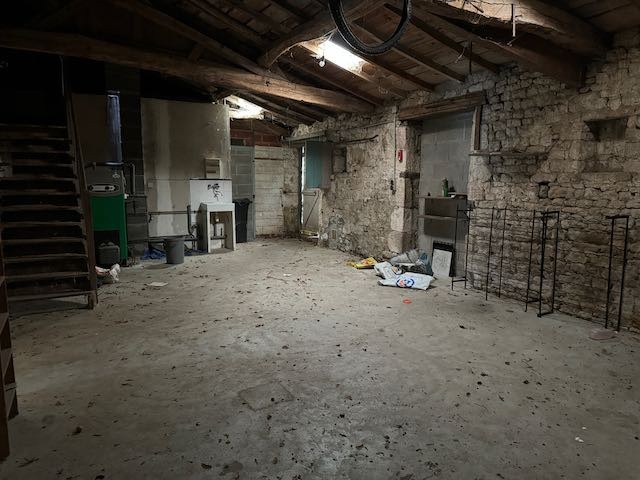 Maison en pierres à rénover idéalement située — photo 7