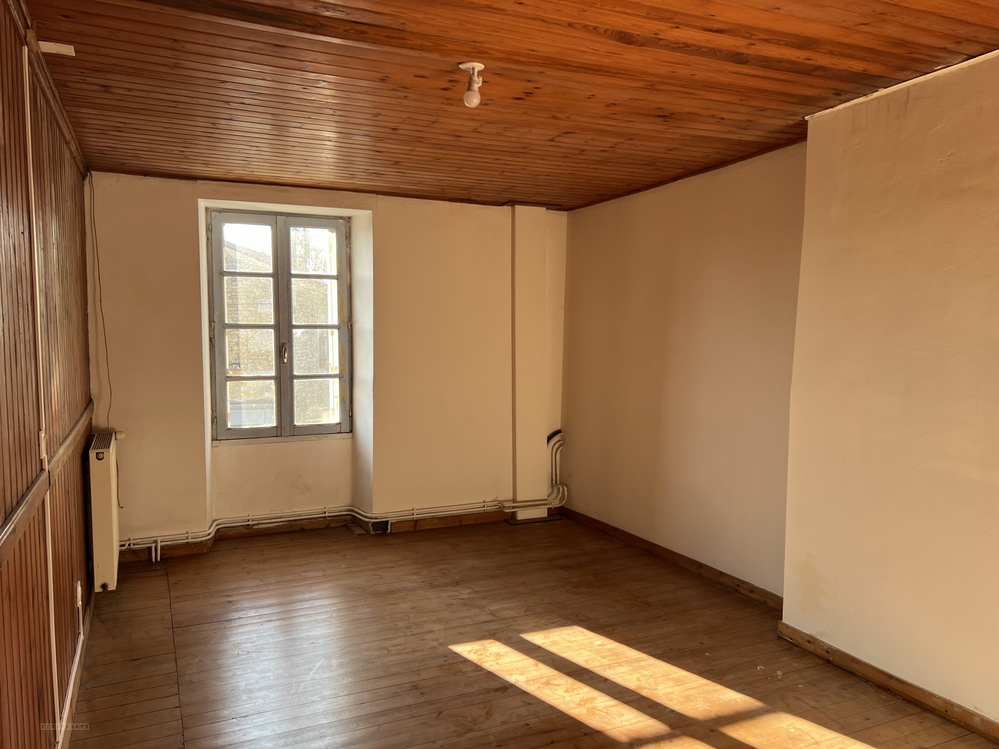 Maison en pierre en centre bourg — photo 12