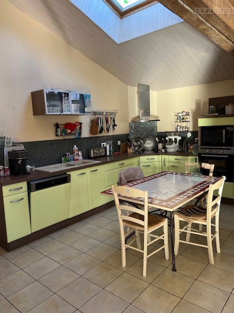 Spacieuse jolie maison en pierres avec dépendances — photo 3