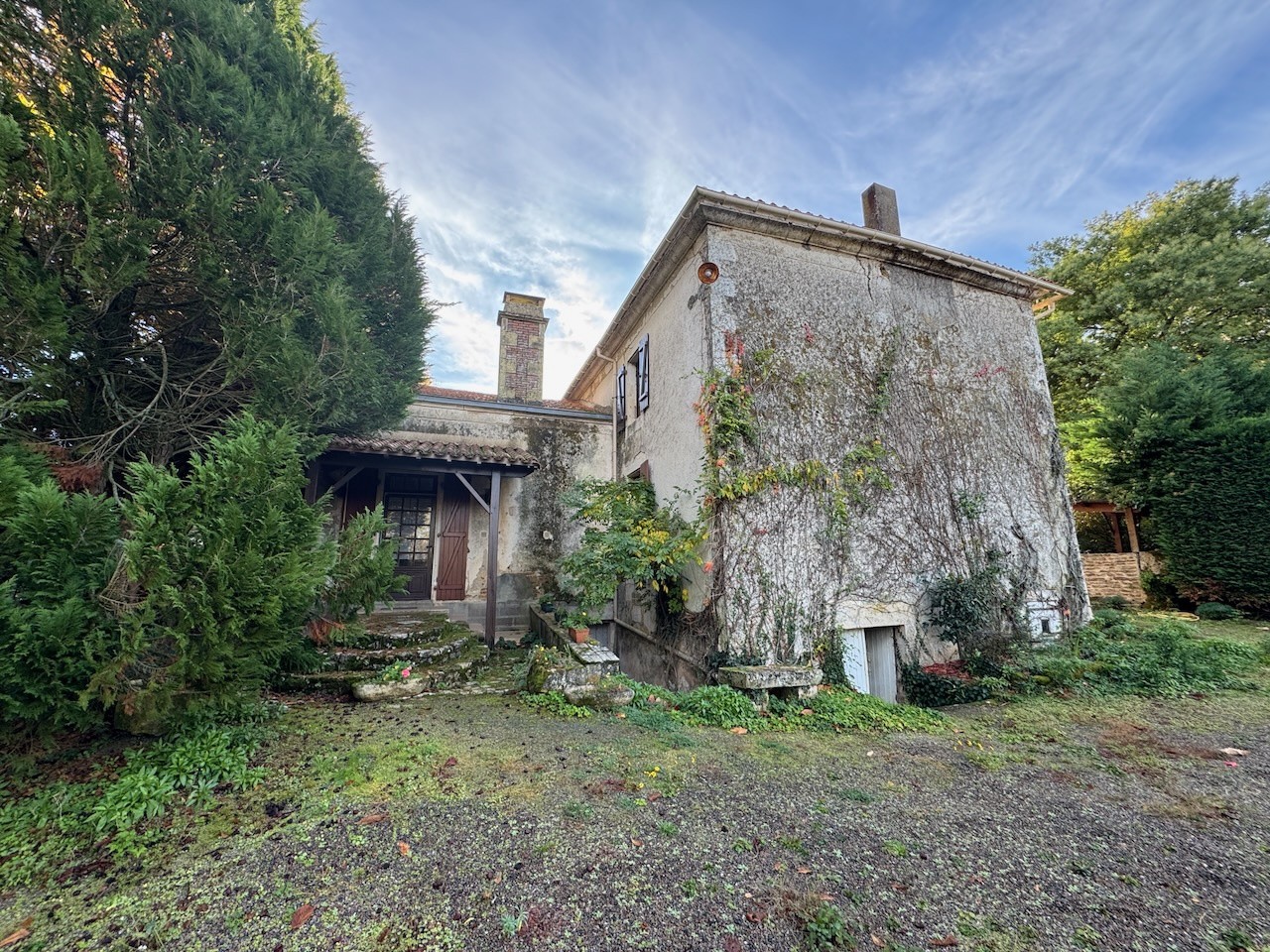 Maison de charme en pierre dans un havre de paix avec dépendance 270 m2 et piscine — photo 16