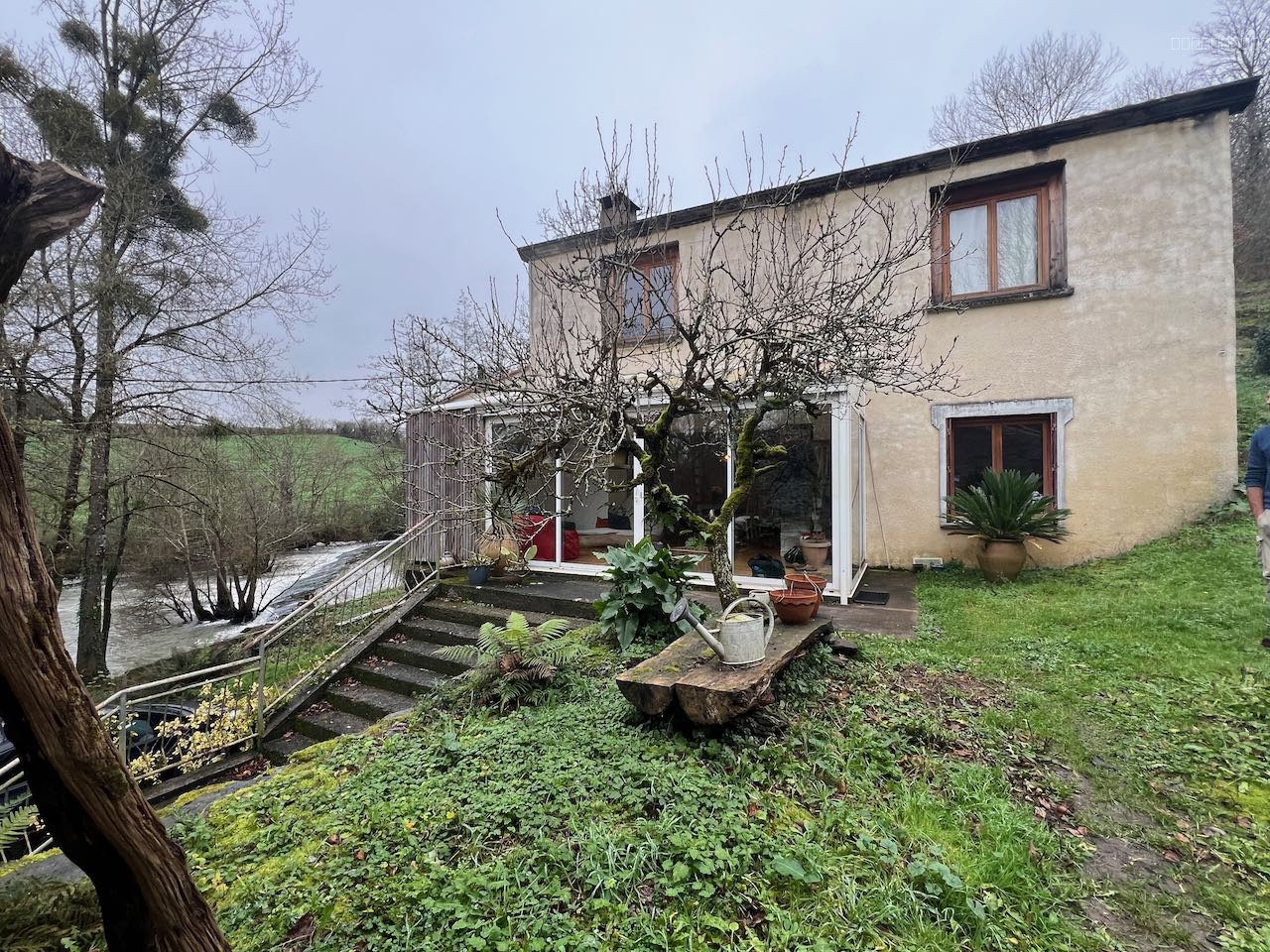 Charmante maison en pierres rénovée avec vue imprenable sur la rivière — photo 11