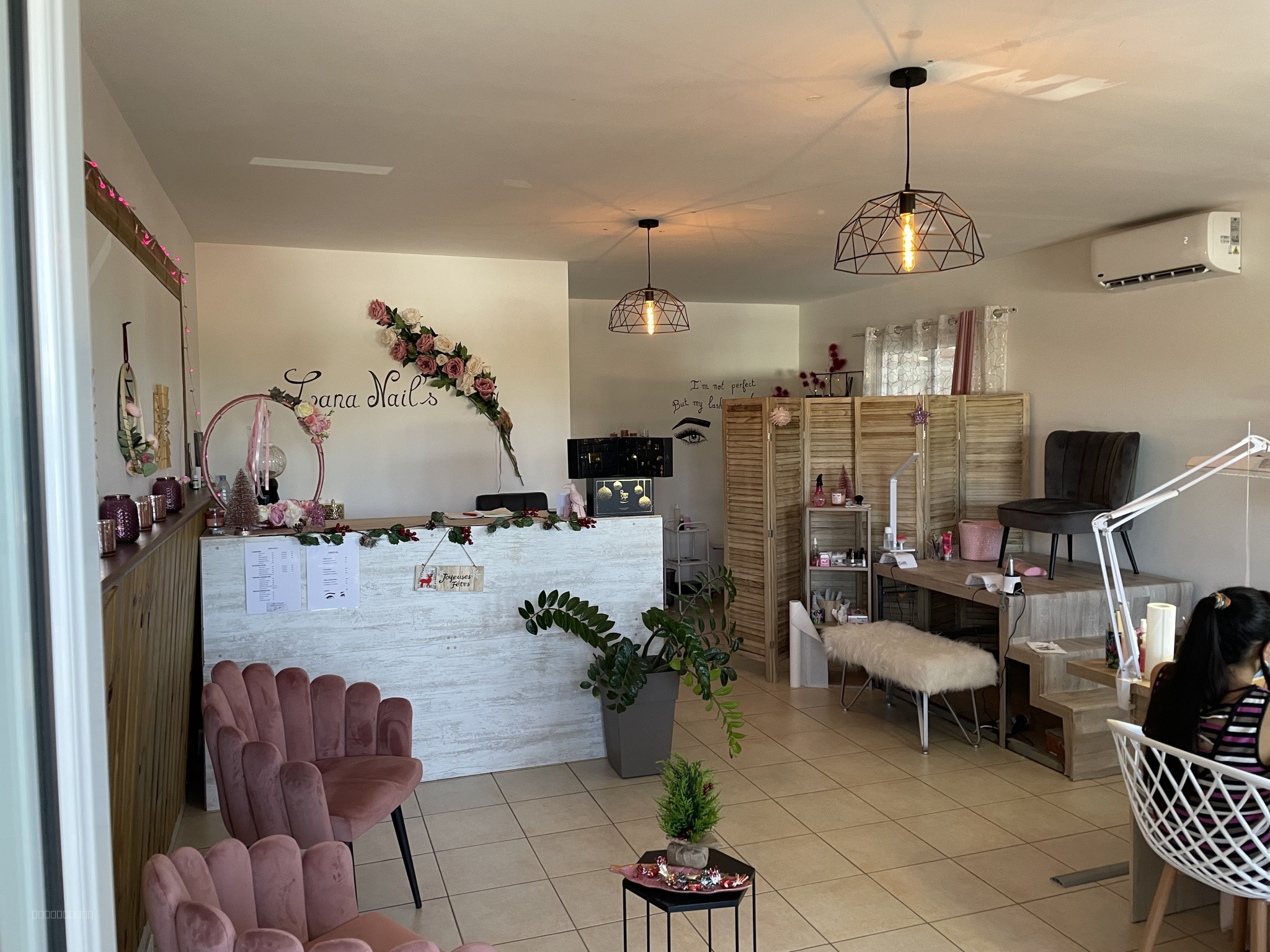 A vendre un ensemble de 177 m2 comprenant 4 locaux professionnels et un studio sur Saint Philippe — photo 2