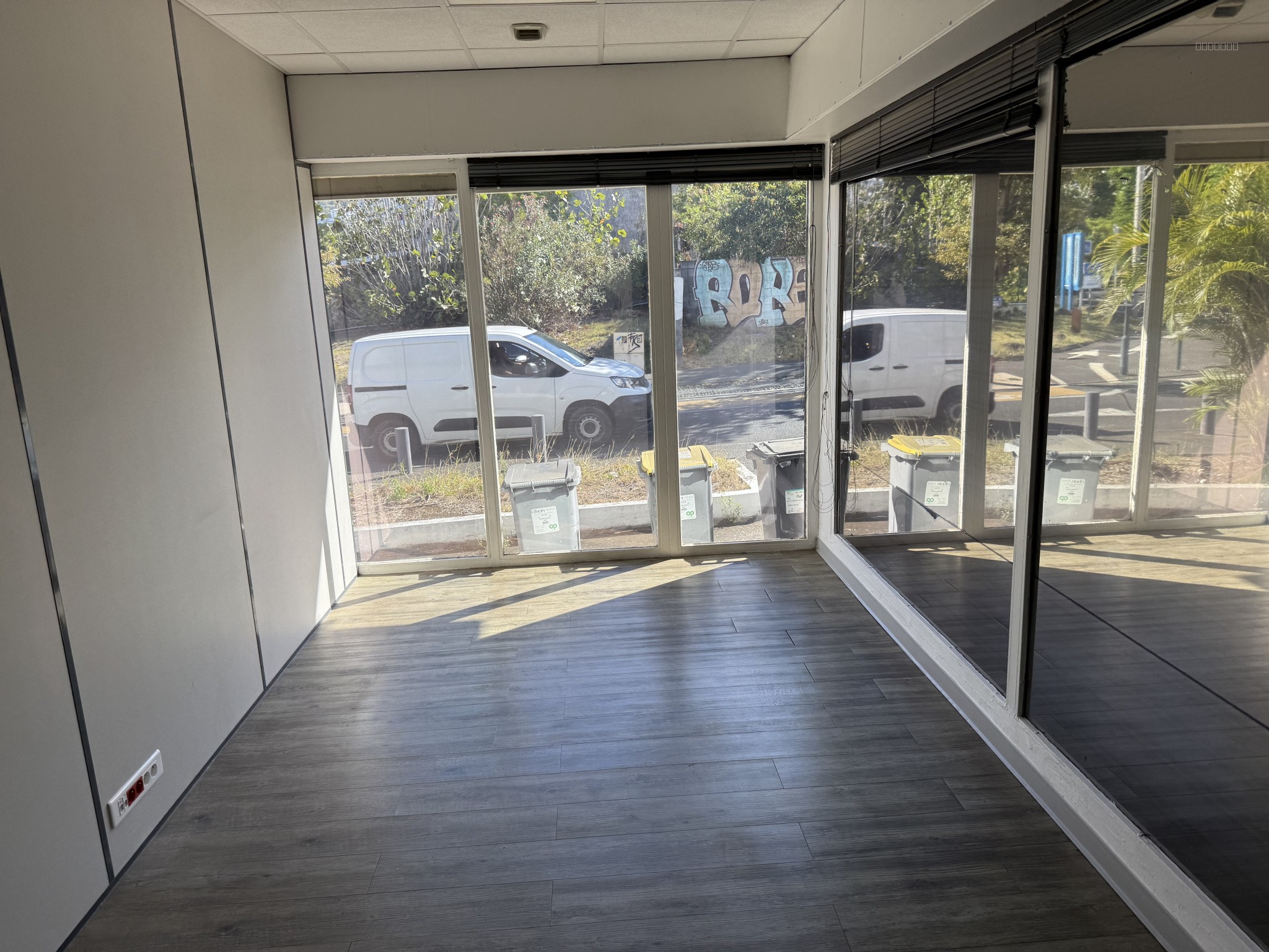 Local de 350 m2 avec parkings rue Général de Gaulle — photo 13