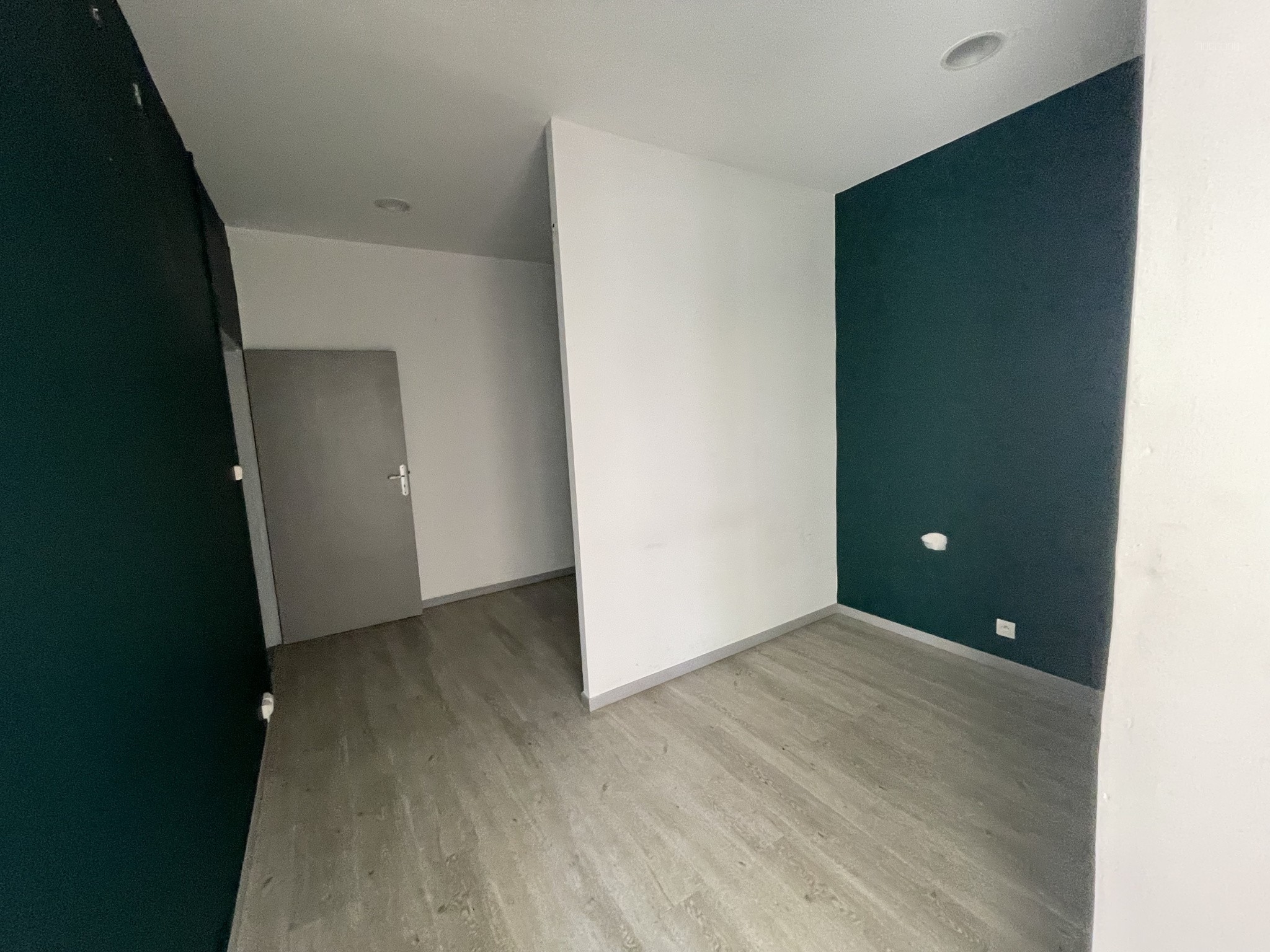 Local professionnel de 90 m2 au centre ville de Saint André — photo 3