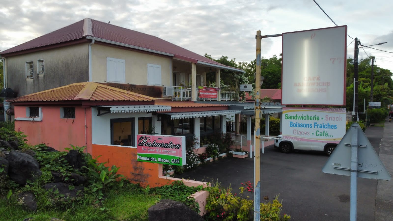 A vendre local restauration de 145 m2 avec un f4 de 110 m2 à l'étage sur Sainte Rose — photo 16