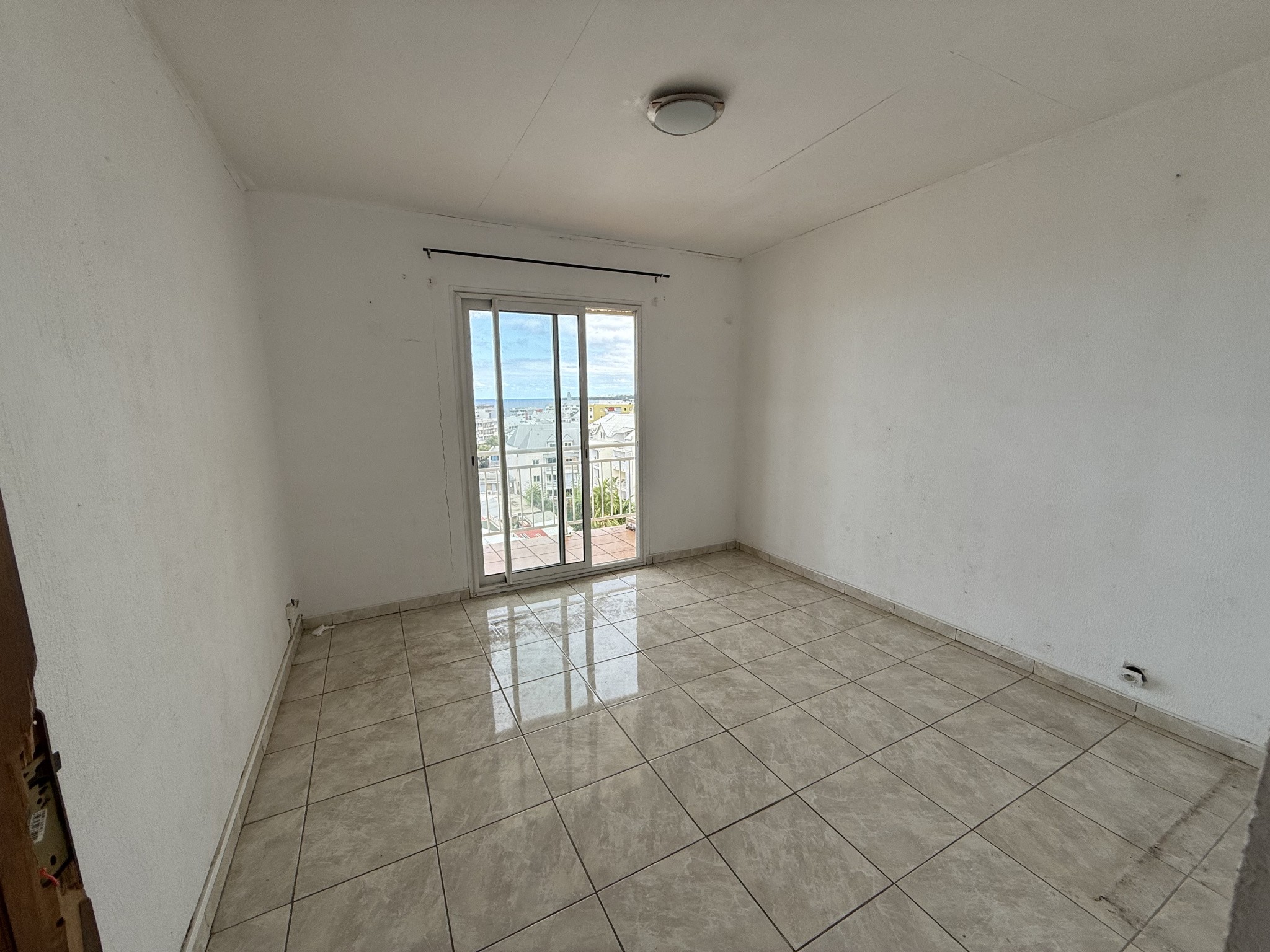 À vendre : Appartement T4 de 85 m2 au Centre-Ville de Saint-Denis, — photo 4
